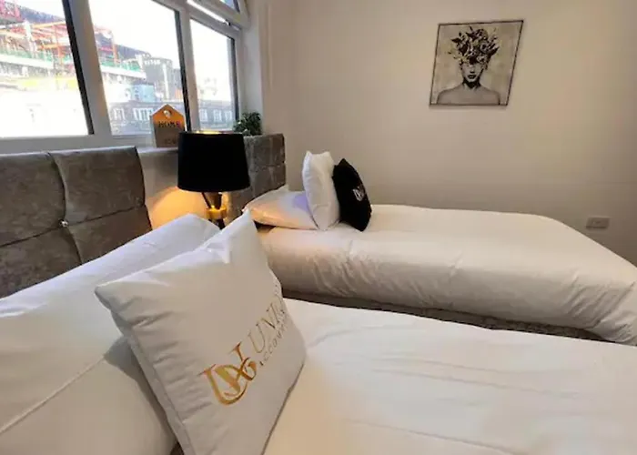 Immaculate 2-Bed Apartment In Liverpool