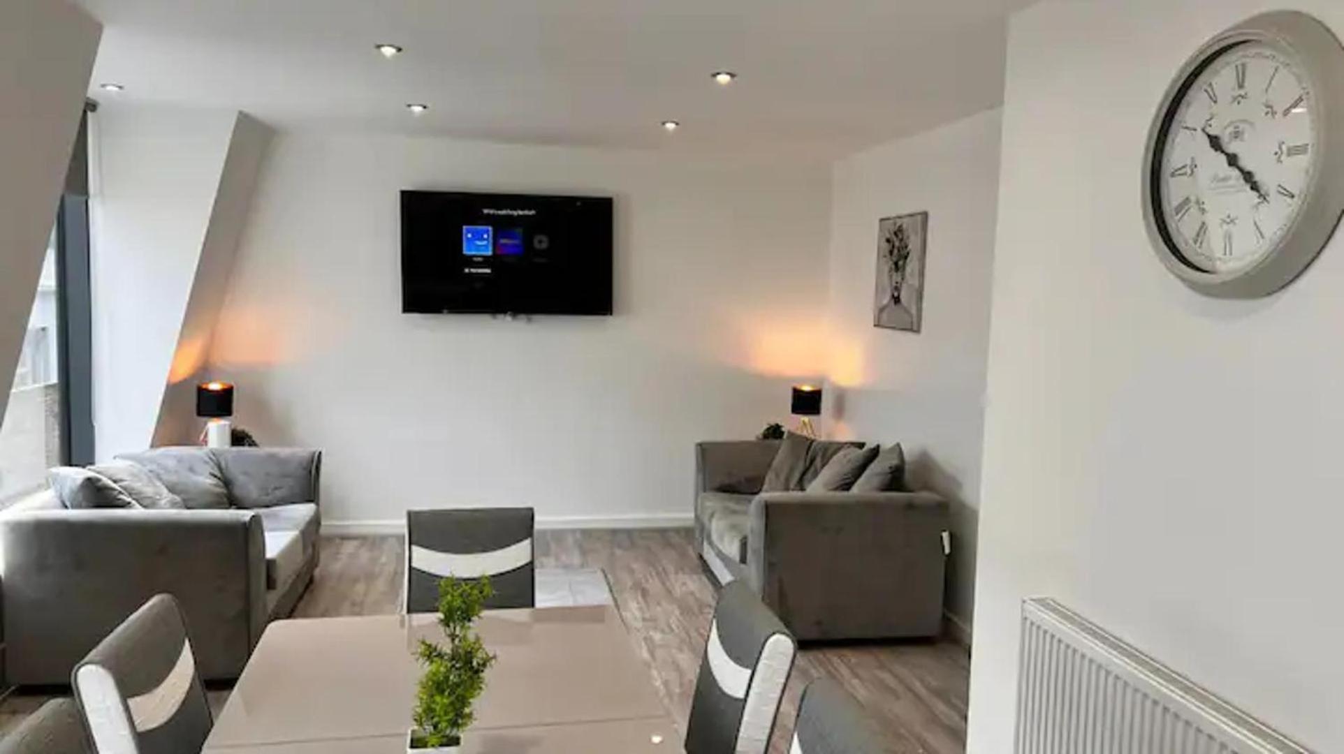 Immaculate 2-bed In Apartment Liverpool